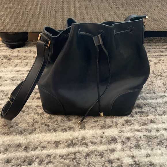 Tory Burch Handbags - Tory Burch Bucket Bag